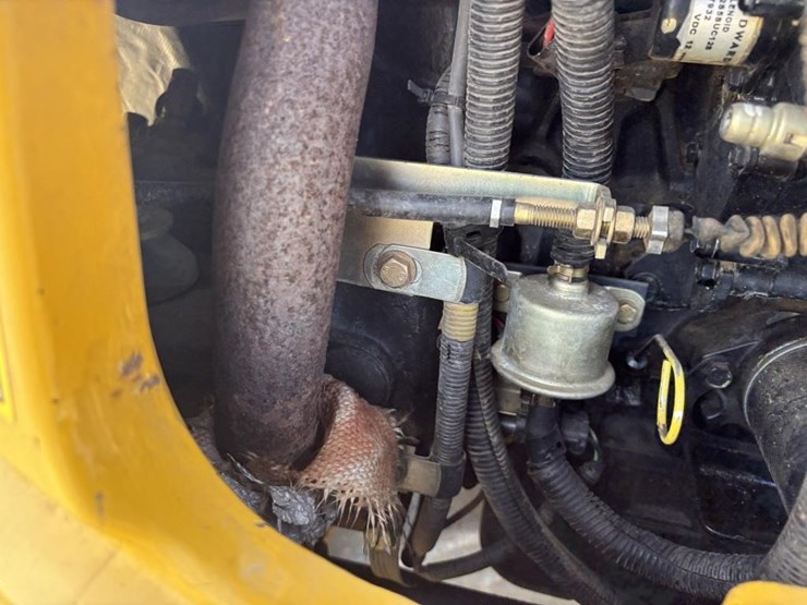 2006-deere-27d-image-44