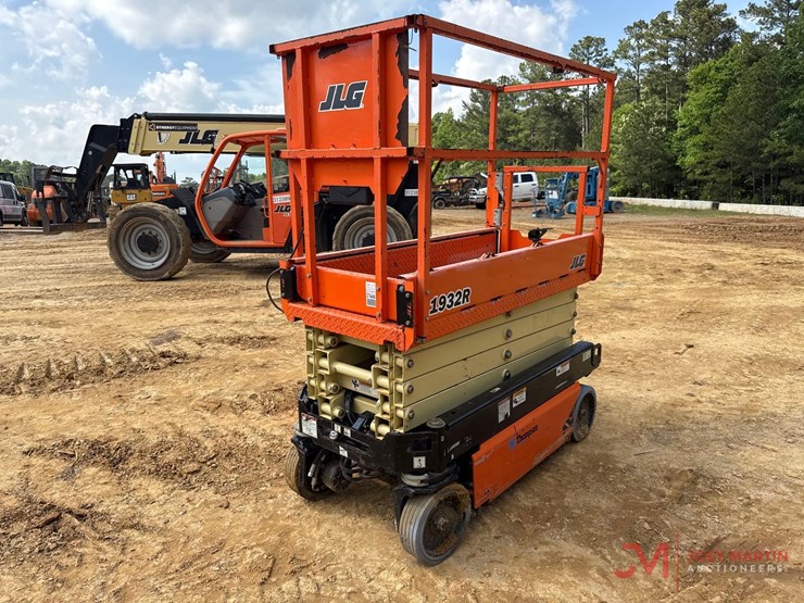 2019-jlg-1932r-image-4