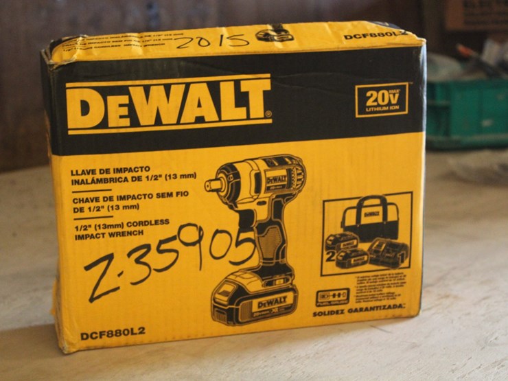 #2015-•-dewalt-1/2in-cordless-impact-wrench-image-1
