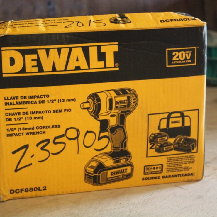 #2015 • DEWALT 1/2IN CORDLESS IMPACT WRENCH