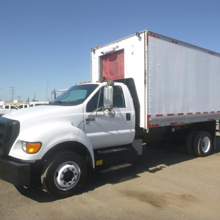 2012 FORD F650