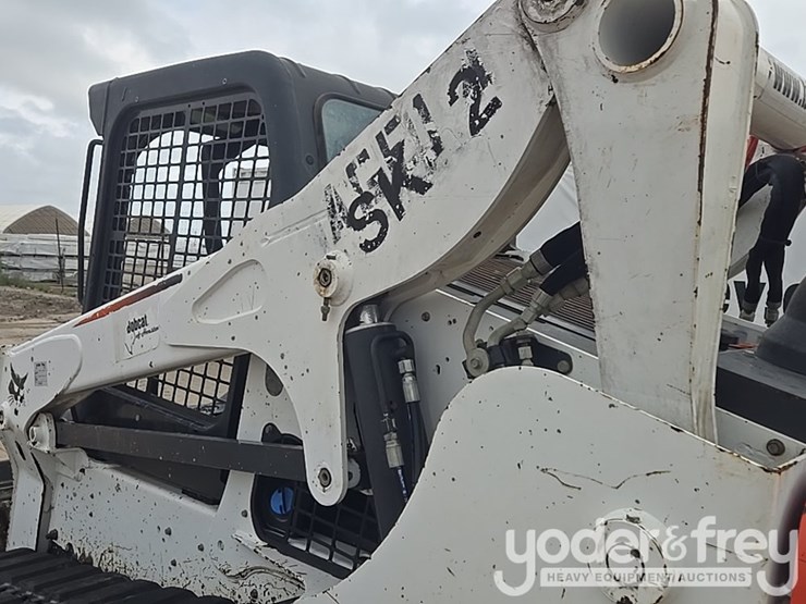 2016-bobcat-t750-image-23