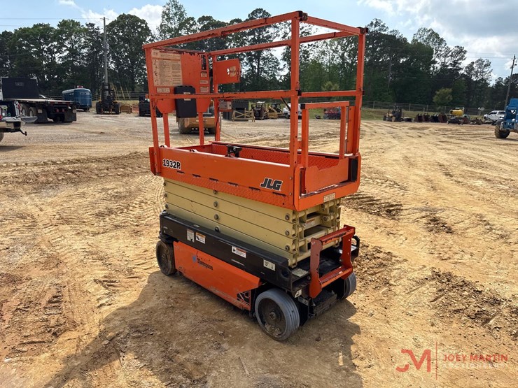 2019-jlg-1932r-image-3