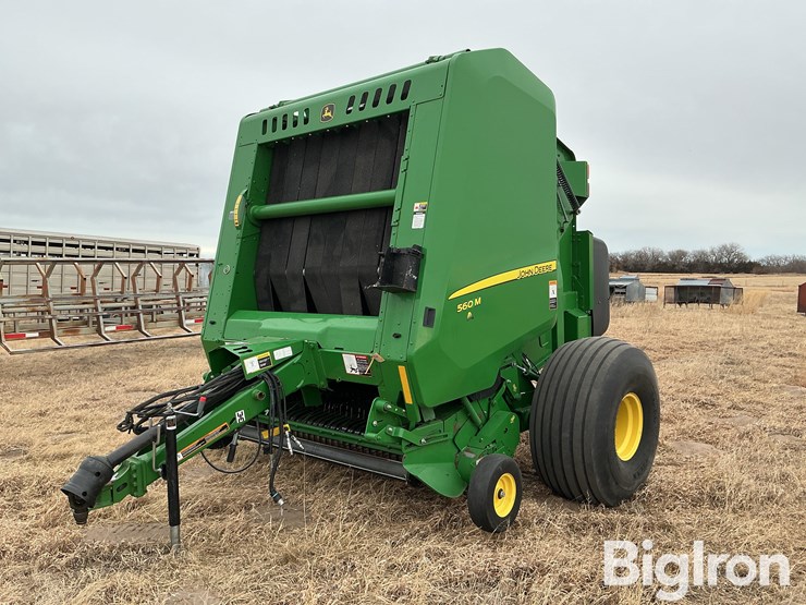 2021-john-deere-560m-image-1