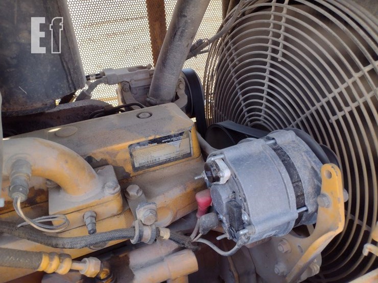 2005-deere-700h-xlt-image-40