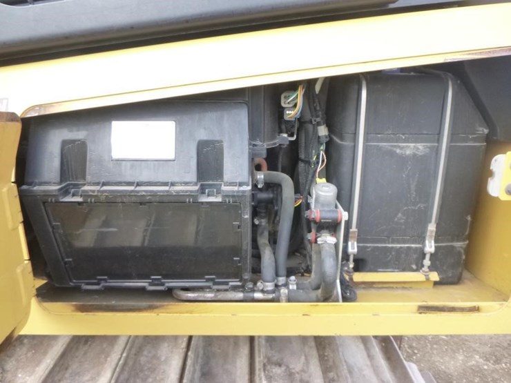 2015-caterpillar-d4k2-lgp-image-33