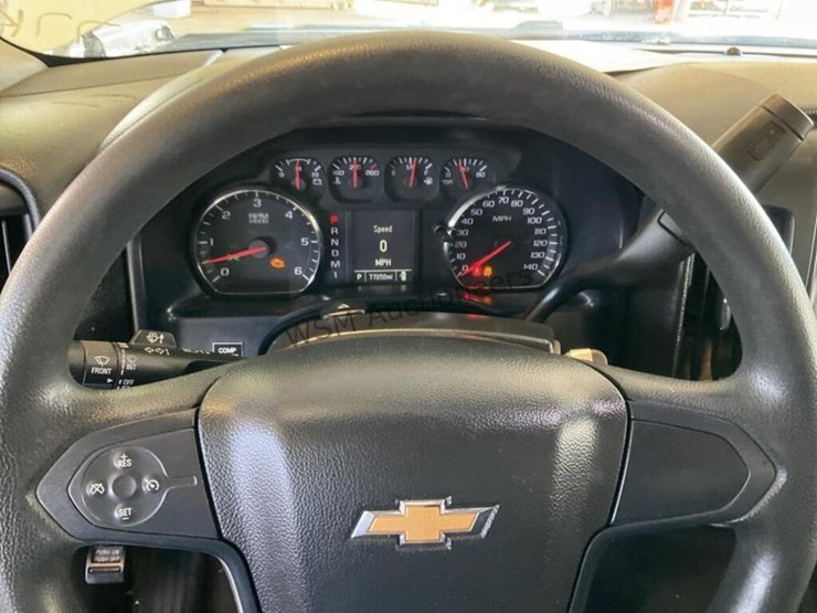 2015-chevrolet-silverado-3500hd-image-19