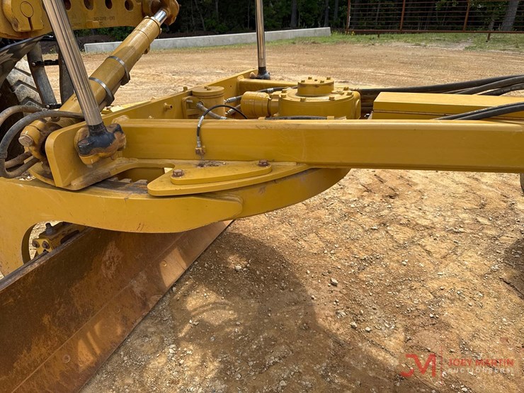 2021-caterpillar-120-image-17