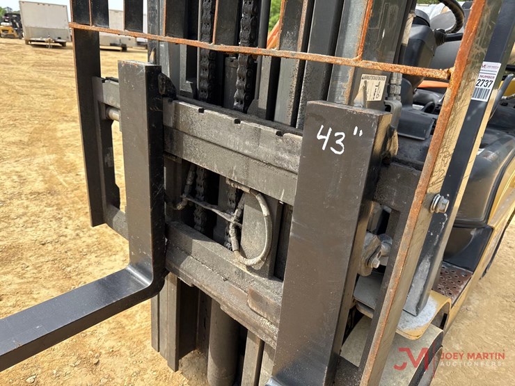 cat-2c8000-straight-mast-forklift-image-5