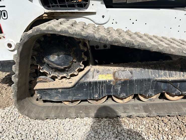 2022-bobcat-t770-image-13