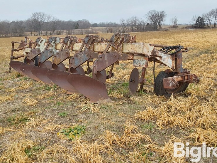 dmi-5-bottom-variable-width-semi-mounted-plow-image-1