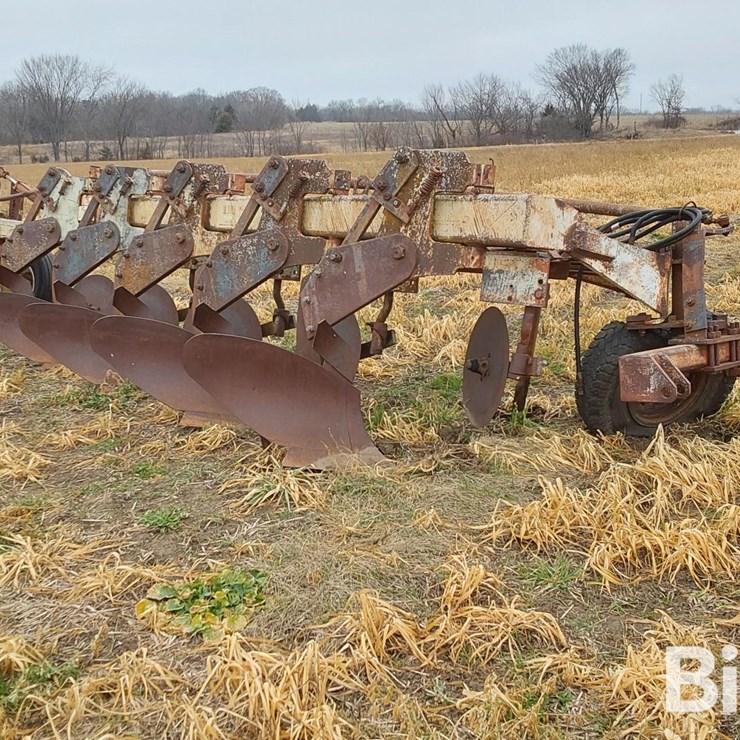 DMI 5-Bottom Variable Width Semi-Mounted Plow