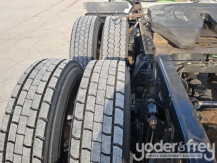 2019-freightliner-cascadia-125-image-18