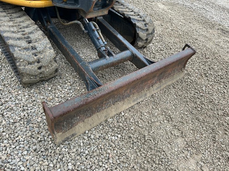2019-deere-30g-image-10