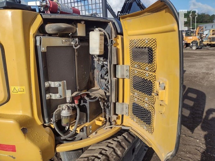 2018-deere-35g-image-39