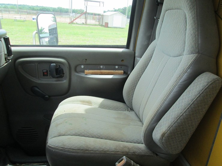 2000-gmc-3500-image-26