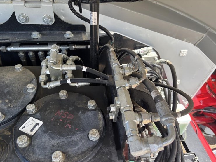 2020-takeuchi-tb240-image-46