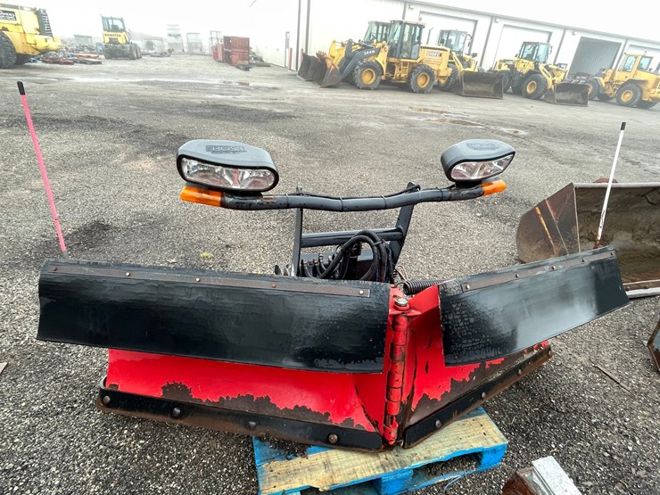 #5053-•-boss-v-snow-plow-with-mounting-brackets-image-1