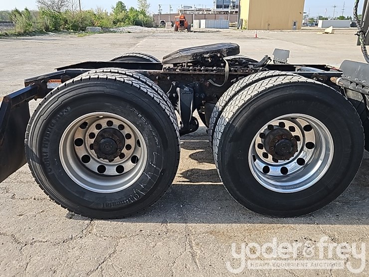 2019-freightliner-cascadia-125-image-8