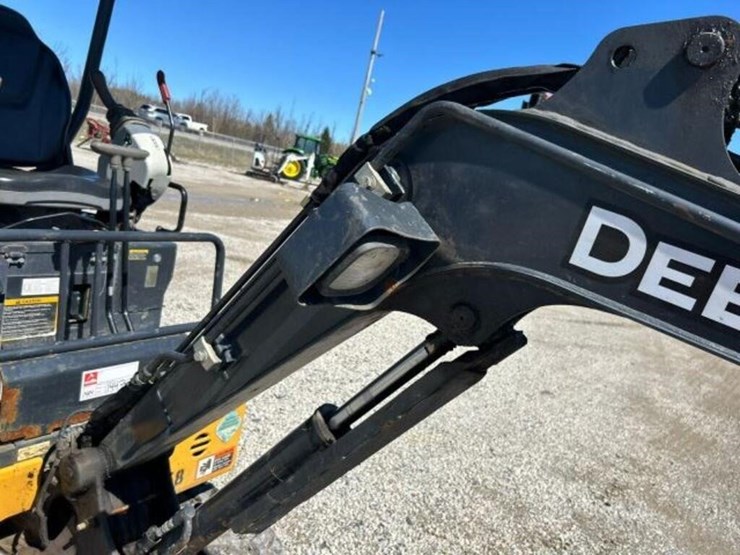 2019-deere-17g-image-24