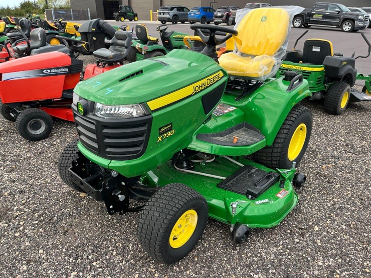 john-deere-x730-image-3