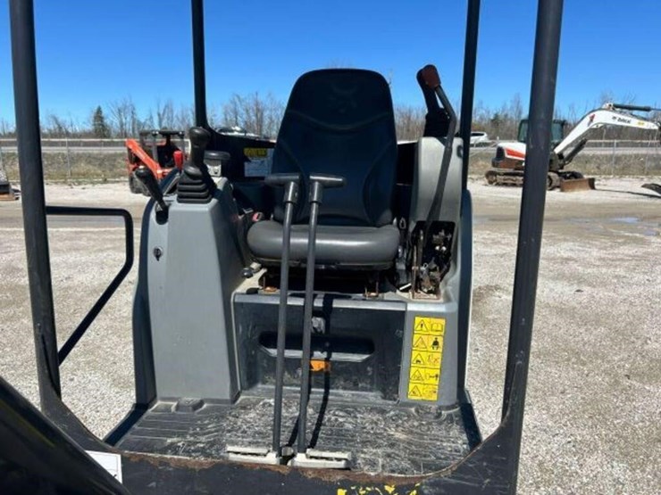 2020-bobcat-e20-image-14