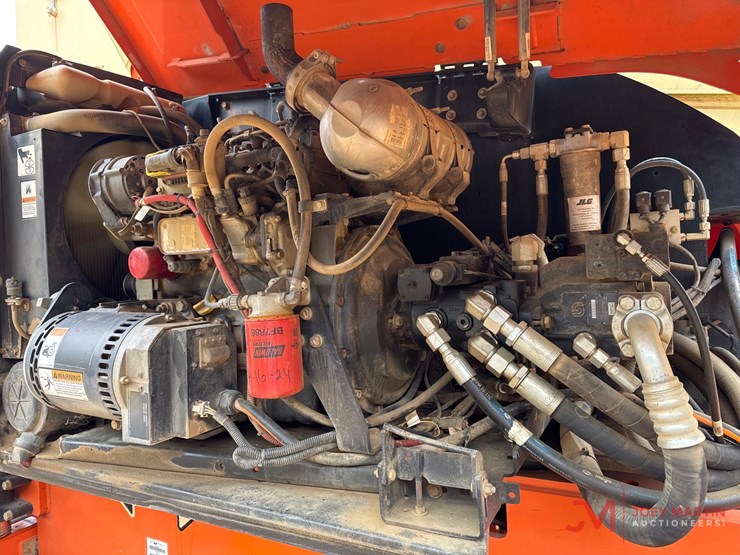 2014-jlg-800s-image-6