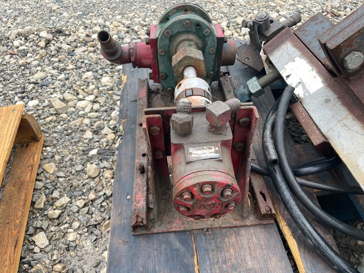 #5087-•-pallet-of-pump-parts-image-7