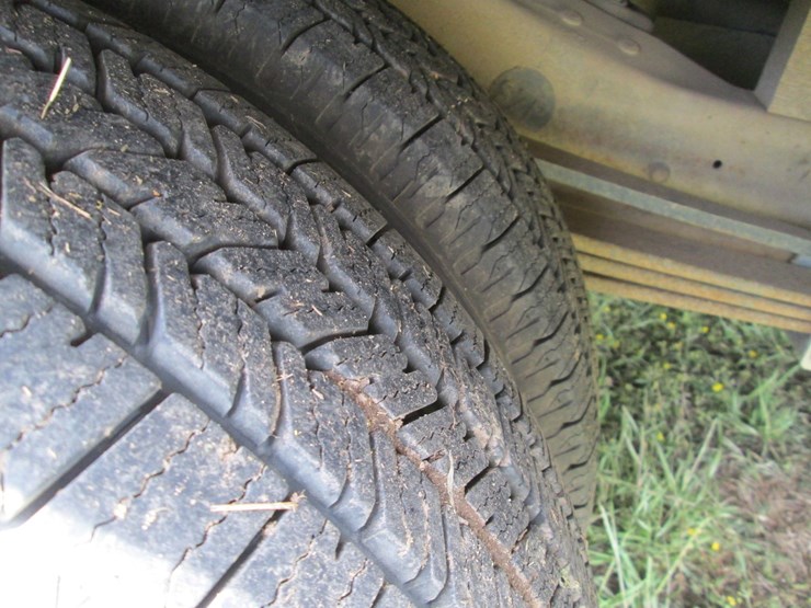 2000-gmc-3500-image-14