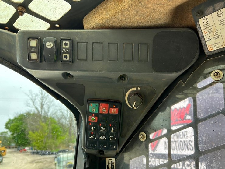 2019-deere-325g-image-21