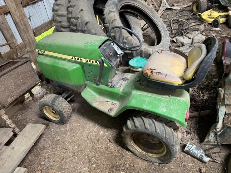 john-deere-300-image-1