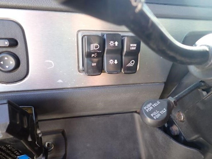 2012-caterpillar-ct660s-image-27