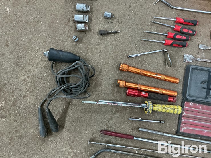 various-hand-tools-image-11