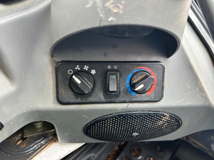 2021-bobcat-t770-image-27