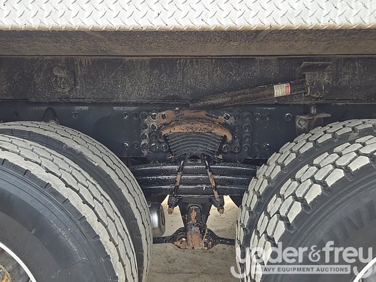 2019-freightliner-108sd-image-38