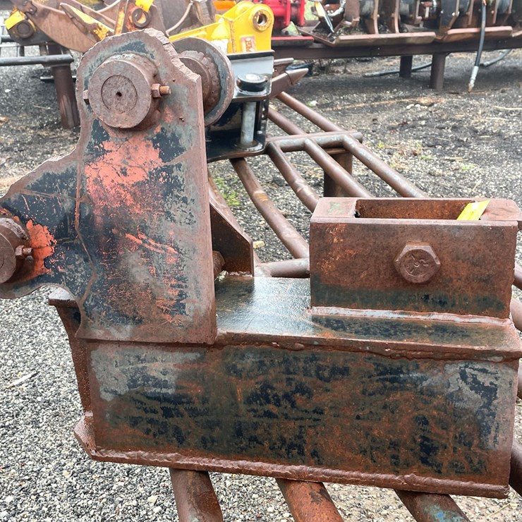 #5044 • Loading Equipment Mounting Bracket