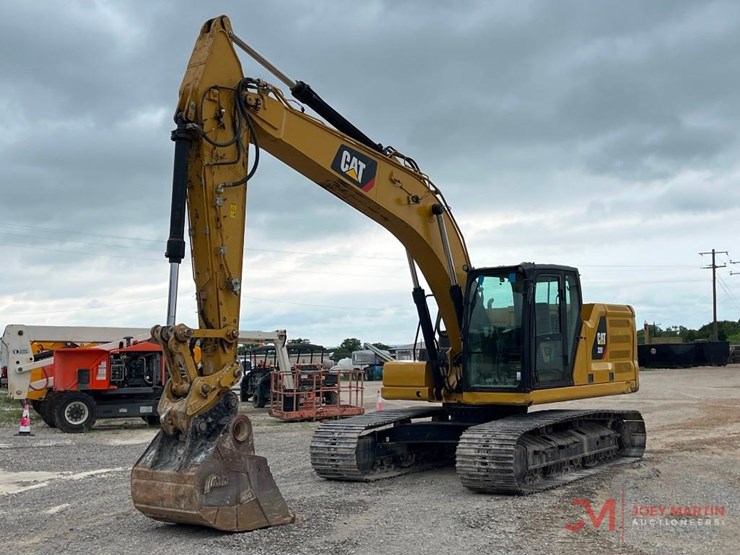 2019-caterpillar-320-image-25