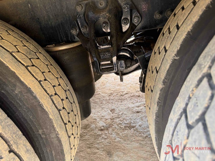2019-peterbilt-348-image-12