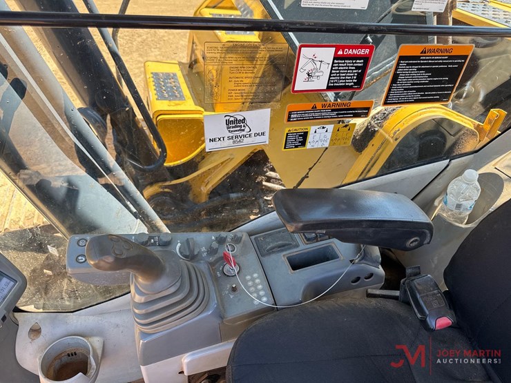 2017-deere-350g-lc-image-21