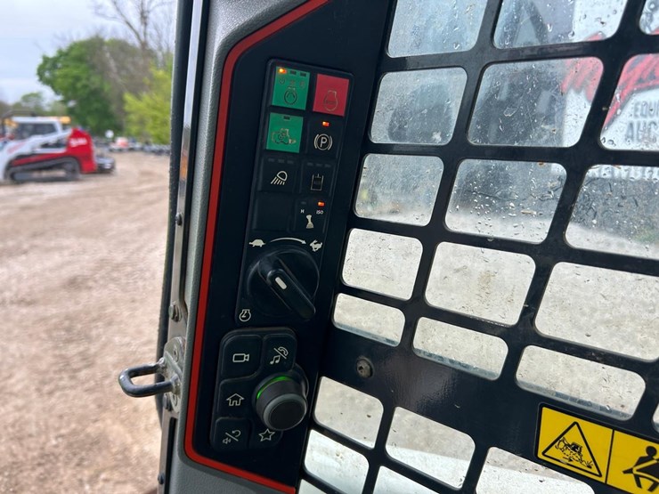 2022-bobcat-t76-image-22