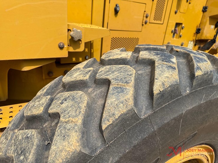 2021-caterpillar-120-image-10