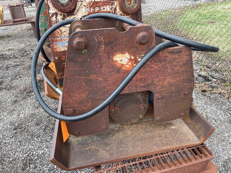 #5035-•-hydraulic-plate-compactor-attachment-image-3