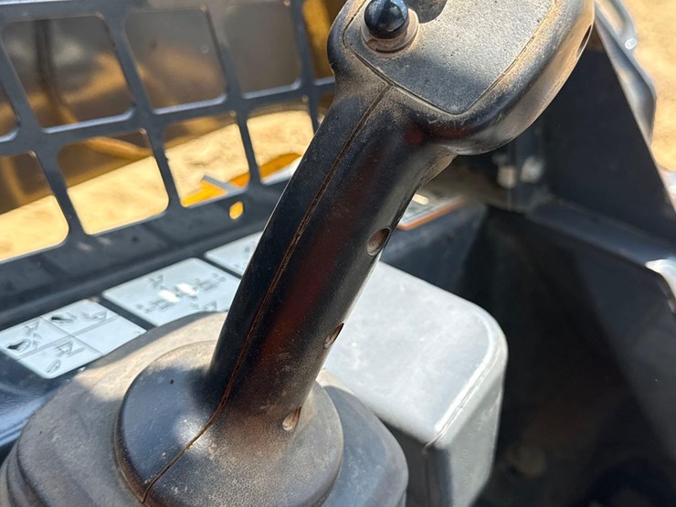 deere-331g-image-14