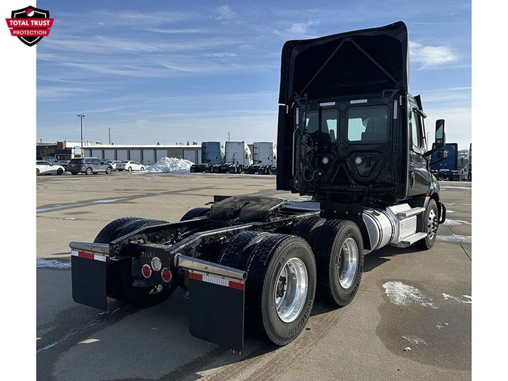 2023-freightliner-cascadia-116-image-2