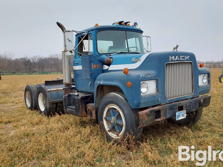 1974-mack-r600-image-3