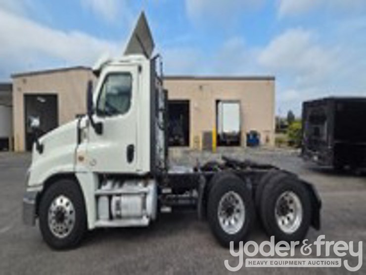2019-freightliner-cascadia-125-image-1