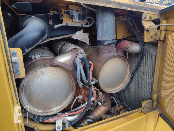 2015-caterpillar-d6t-xl-image-34