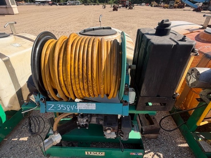 #35844-•-200-gallon-spray-tanks-with-electric-reels-image-5