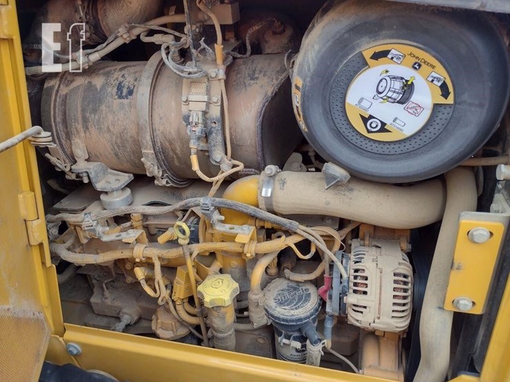 2013-deere-700k-lgp-image-47