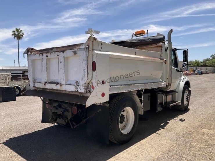 2007-freightliner-m2-106-image-6